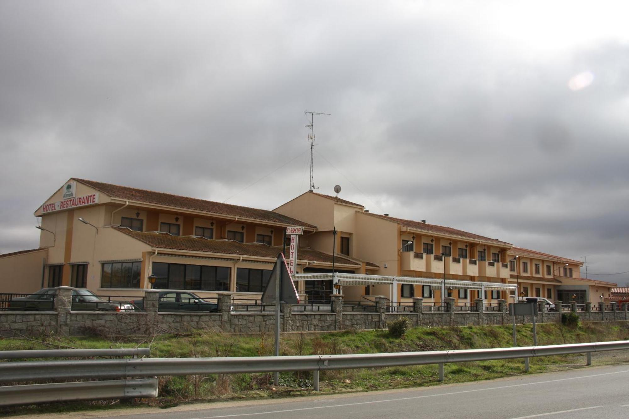 Hotel Alameda Alba De Tormes Eksteriør bilde