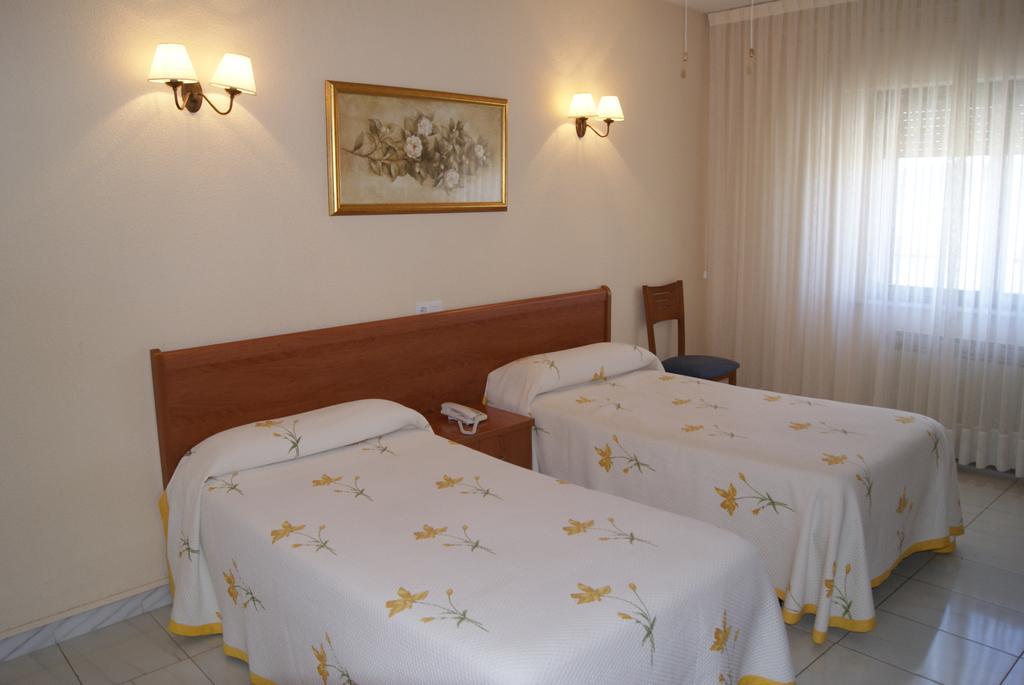 Hotel Alameda Alba De Tormes Eksteriør bilde